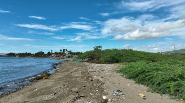 Çöp plajı atıkları, Cebu, okyanus kirliliği şişeleri, sahil, su, çöp, çöplük, balıkçılar, çöplük, balıkçılar, balıkçı ağları, Filipinler, Taytay, deniz çocukları.