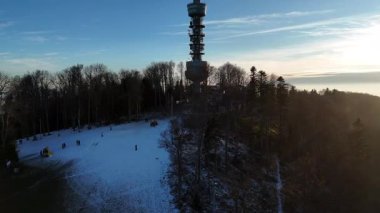 Zagreb 'deki Medvednica dağının tepesinin havadan görünüşü