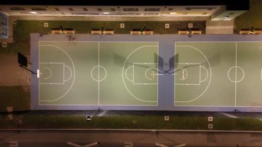  İHA 'dan futbol ve basketbol sahasına gece hava görüntüsü 