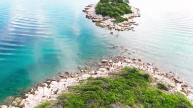 Hırvat deniz manzarası ve Akdeniz kıyı şeridine muhteşem hava manzarası