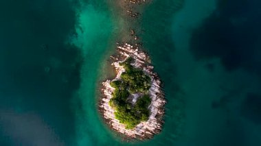  Hırvat deniz manzarası ve Akdeniz kıyı şeridine muhteşem hava manzarası