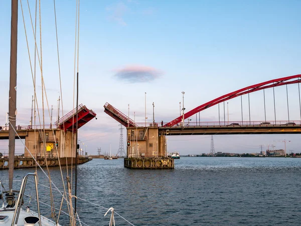 Переміщена Частина Дорожнього Мосту Schellingwouderbrug Відкриття Човнів Річці Buiten Амстердам — стокове фото