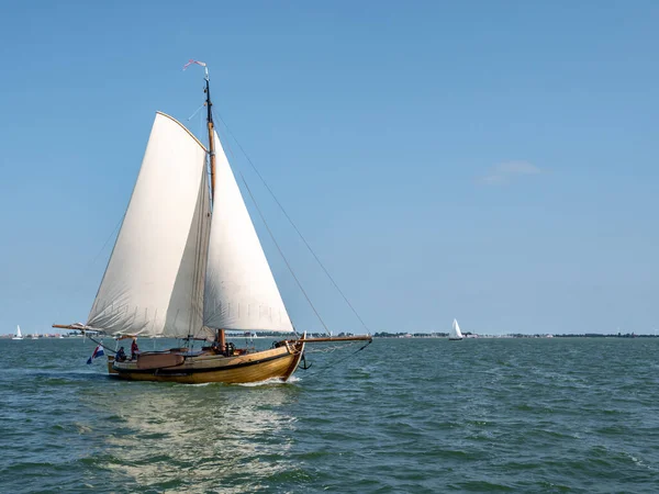 Ijsselmeer Nederland Sep 2021 Kleine Traditionele Klassieke Zeilboot Varen Onder — Stockfoto
