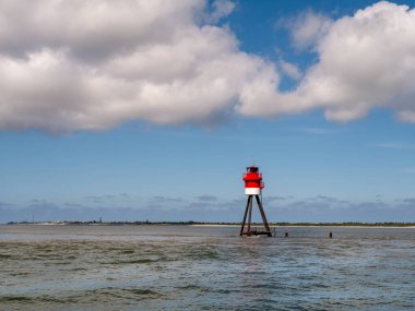 Doğu Frizya adası Borkum, Aşağı Saksonya, Almanya yakınlarındaki Fischerbalje 'li De Randsel gelgit düzlüğünde hafif ayaklanma