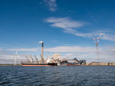 Aalborg, Danimarka - Sep 15, 2023: Nordjylland Elektrik Santrali, Aalborg, Danimarka yakınlarındaki Limfjord 'da bulunan ısı ve elektrik santrali