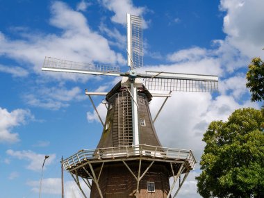 Garnwerd, Hollanda - 4 Temmuz 2024: Garnwerd, Groningen 'de bulunan bir mısır değirmeni