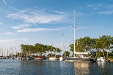 Orth auf Fehmarn, Almanya - Sep 3, 2024: Orth limanı, Fehmarn Adası, Holstein-Holstein