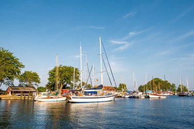 Orth, Almanya - Sep 3, 2024: Orth limanı, Fehmarn Adası, Schleswig-Holstein