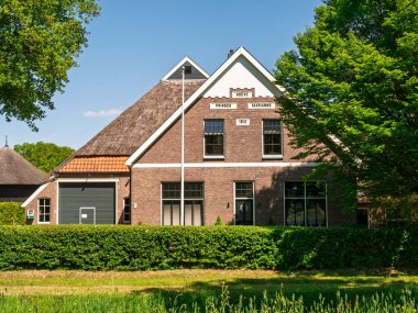 Wilhelminaoord, Hollanda - 11 Mayıs 2025: Wilhelminaoord 'daki Prenses Marianne Çiftliği, Westerveld, Drenthe, Hollanda' daki eski bir tarım kolonisi.