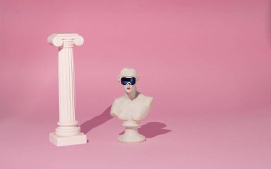Yaratıcı sanat, pembe arka planda kayak gözlüklü bir Venüs büstü ile minimal yerleşim