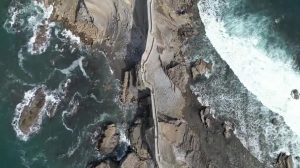 Zdjęcie Drona Klasztoru Gaztelugatxe Biscay Hiszpanii Kręta Ścieżka Klifowa Prowadzi — Wideo stockowe