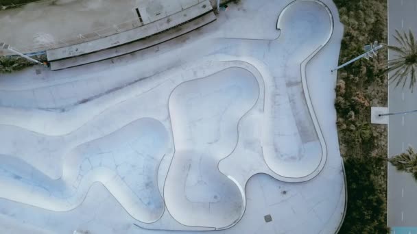Drone Aerial Shot Skatepark Pool Urban City Area Top View — Stockvideo