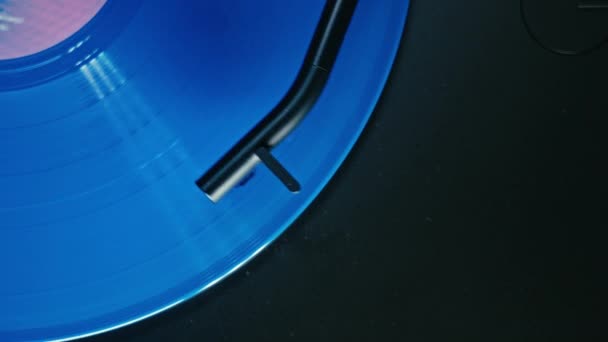 Top View Record Player Turning Blue Vinyl Sound Track Automatic – stockvideo