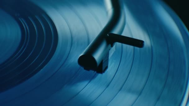 Super Close Turntable Stylus Touching Vintage Blue Vinyl Tone Arm — Stockvideo
