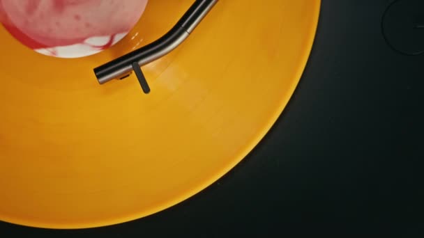 Minimalist Colorful Shot Record Player Turntable Play Bright Yellow Vinyl — Stock Video