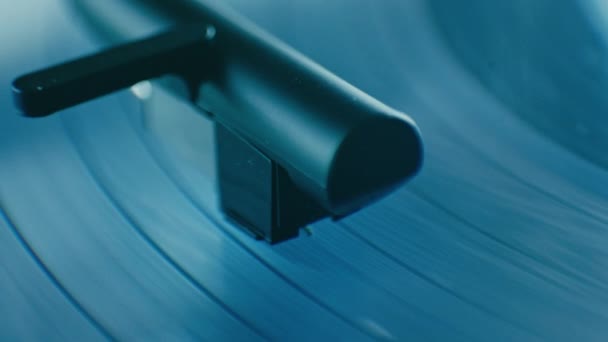 Retro Gramofon Turntable Stilinde Klasik Vinil Çalar Odayı Klasik Müzikle — Stok video