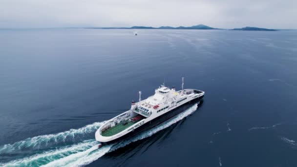 Passagiers Voertuigveerboot Onderweg Tussen Eilanden Fjord Open Oceaanwater Noorwegen Lounges — Stockvideo