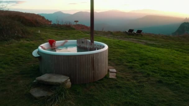 Drone Reveal Shot Rustic Spa Retreat Hotel Epic Natural Setting — Stock Video