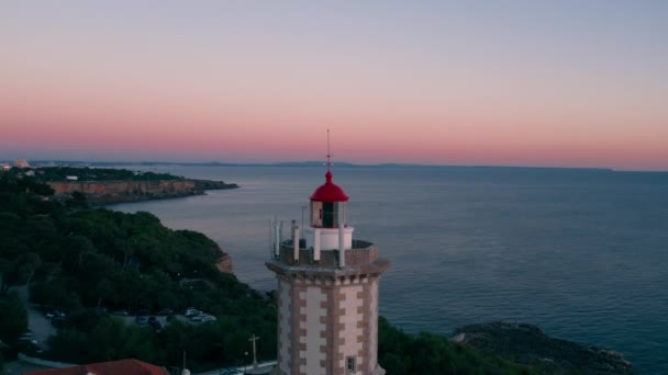 Vacker Etablering Skott Skymningen Solnedgång Filmiska Ligthouse Stråle Ljus Havet — Stockvideo