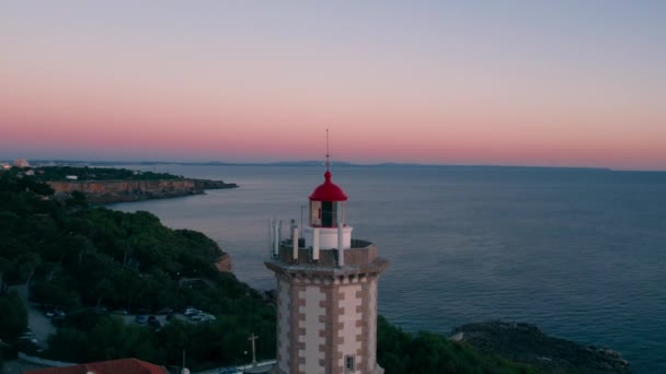 Piękne Ustalające Ujęcie Podczas Zachodu Słońca Kinowe Światło Wiązki Oceanu — Wideo stockowe