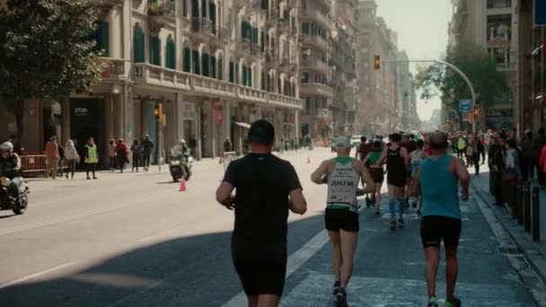 Atletas Correndo Uma Distância Maratona Longo Uma Rua Fechada Grande — Vídeo de Stock