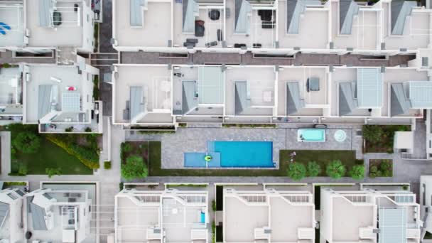 Vedere Aeriană Sus Jos Asupra Duplexului Modern Sau Clădirilor Rezidențiale — Videoclip de stoc
