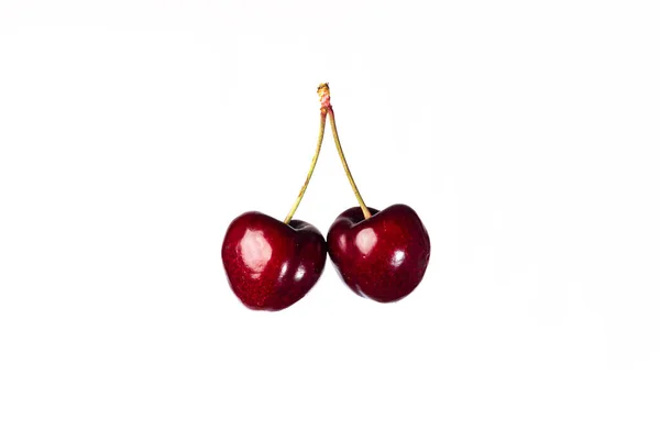 白底红樱桃的特写 红果有助健康饮食 — 图库照片