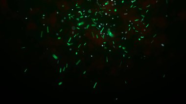 Karanlık arka planda dinamik ateşli uçan kıvılcımlar. Yanan yeşil parçacık akışı. 3B görüntüleme.