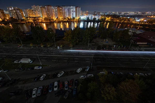 Noční Městská Krajina Velkoměsta Úžasné Jasné Pestrobarevné Světlo Zákazu Vycházení — Stock fotografie