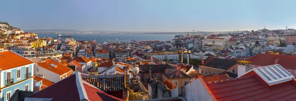 Панорамний Краєвид Якому Вечірньому Світлі Історичний Старий Центр Лисабонський Естуарій — стокове фото