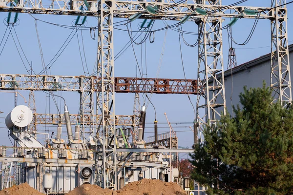 Açık hava ekstra yüksek voltajlı güç transformatörü. Yüksek voltajlı elektrik santrali..