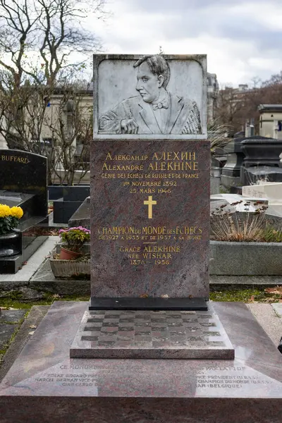 มศพของอเล กซานเดอร Alekhine สาน Montparnasse ปาร งเศส เขาเป กหมากร กชาวร รูปภาพสต็อก