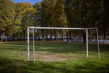 İtalya 'nın Torino kentinde sonbaharda oynanan futbol golü. Kentsel çevrede eğlence ve spor için açık bir alan.