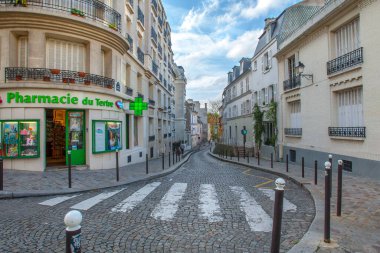 Paris, Fransa - 9 Kasım 2011: Montmartre Sacre-Ceour Bazilikası yakınlarında. 