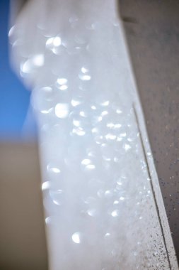 Allees de Tourny 'deki Noel pazarında, şenlikli dekorasyonların yer aldığı bir pavyon duvarı. Bordeaux, Gironde, Yeni Aquitaine, Fransa.