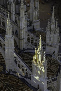 Saint-Andre Katedrali Gotik çatı çizgisi, uçan payandalar, kuleler ve karmaşık mimari detaylar. The Tour Pey Berland gözlem güvertesinden görüntü. Bordeaux, Gironde, Yeni Aquitaine, Fransa.