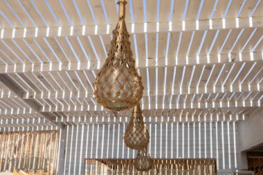 Doğal ışık ile bohem açık hava pergola kırsal fenerler