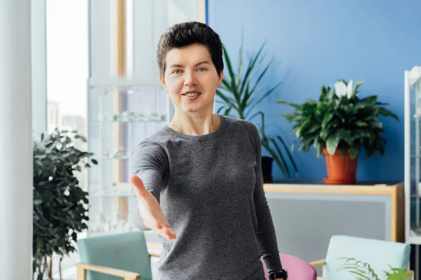 Polite Friendly Middle Aged Neutral Gender Manager Recruiter Posing Portrait — Stock Photo, Image