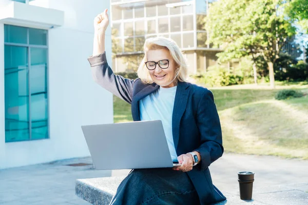 Excited Happy Middle Aged Business Woman Laptop Outdoors Feeling Winner — Fotografia de Stock