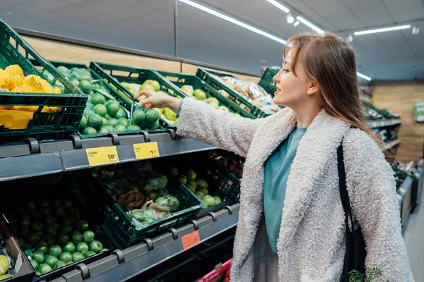 Smiling Woman Taking Fresh Organic Limes Supermarket Store Selecting Fresh — Stock Photo, Image