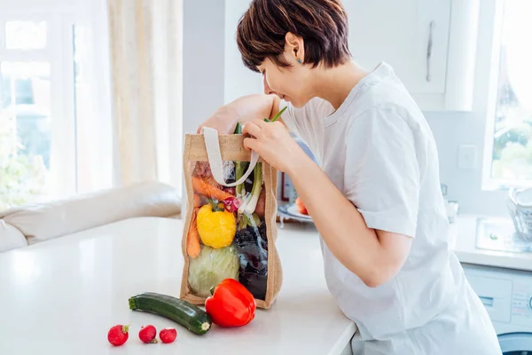 Woman Removes Fresh Organic Vegetables Reusable Eco Sackcloth Fabric Bag — Stock Photo, Image