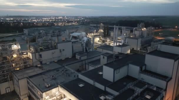 Gigafactory Krajobraz Przemysłowy Duża Fabryka Przetwórstwa Widok Rur Zbiorników Stalowych — Wideo stockowe