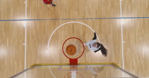Жіноча Навчальна Гра Баскетболу Протистояння Двох Баскетболісток Сила Жінки Вид — стокове відео