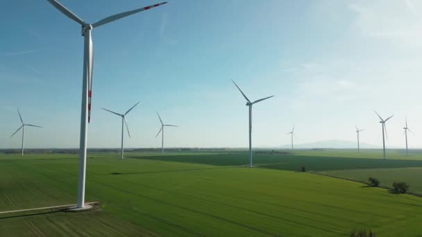 Grüne Energie Windräder Erzeugen Energie Auf Der Grünen Wiese Modernes — Stockvideo