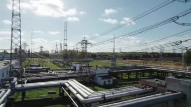 Güç hattı endüstriyel görüş, elektrik iletim hattı, elektrik sisteminin taşınması, yükseklikten görüş.