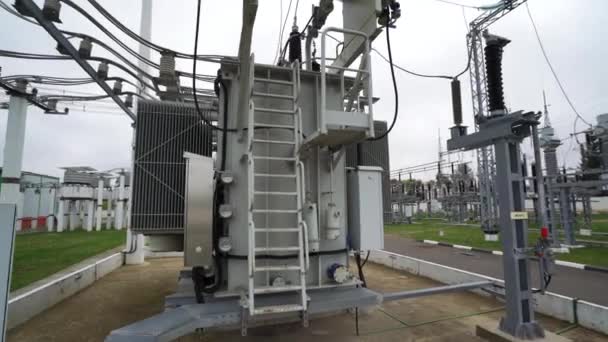 电力线工业观点 变压器观点 能源转化过程和运输电力 — 图库视频影像