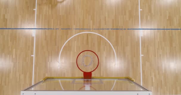 Женский Баскетбол Противостояние Двух Баскетболистов Команды Активная Игра Женская Сила — стоковое видео