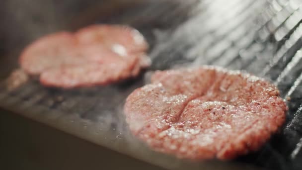 Street Food Processo Cottura Hamburger Cotolette Carne Fritte Alla Griglia — Video Stock