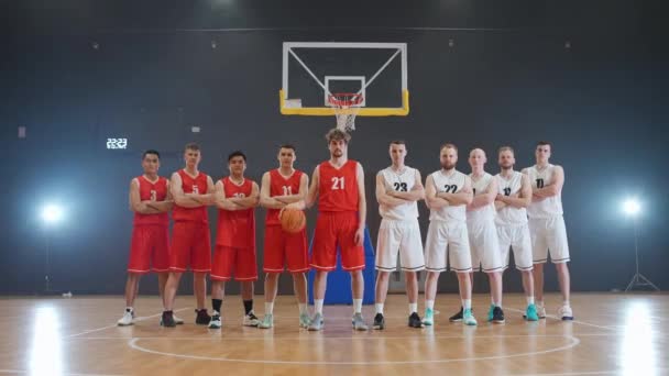 Prestaties Twee Team Basketballers Speeltuin Internationaal Basketbalkampioenschap Serieus Kijken Voor — Stockvideo