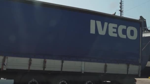 Греція Патра Серпня 2019 Року Морський Порт Вантажівка Прибуває Пором — стокове відео